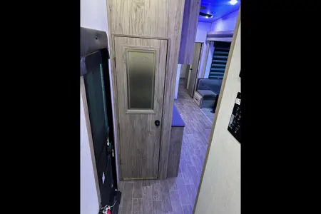 2021 Arctic Wolf 287BH Fifth Wheel, Sleeps up to 10!
