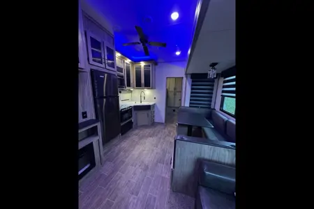 2021 Arctic Wolf 287BH Fifth Wheel, Sleeps up to 10!