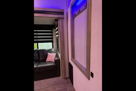 2021 Arctic Wolf 287BH Fifth Wheel, Sleeps up to 10!