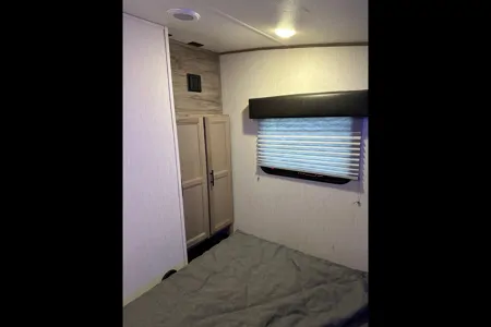 2021 Arctic Wolf 287BH Fifth Wheel, Sleeps up to 10!