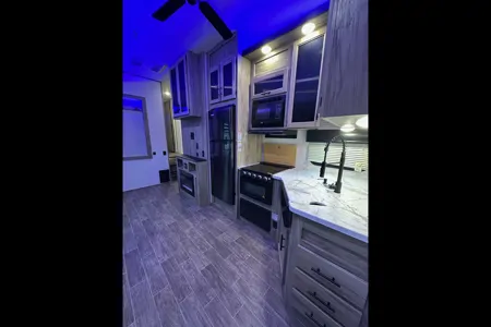 2021 Arctic Wolf 287BH Fifth Wheel, Sleeps up to 10!