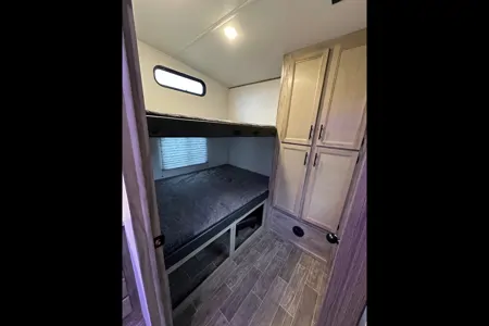 2021 Arctic Wolf 287BH Fifth Wheel, Sleeps up to 10!