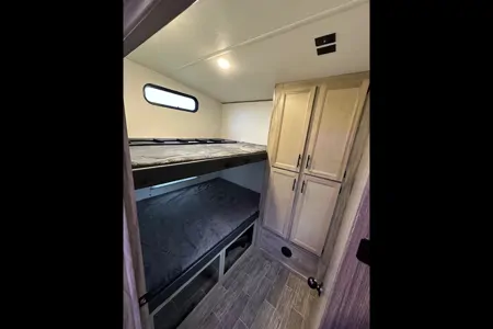 2021 Arctic Wolf 287BH Fifth Wheel, Sleeps up to 10!