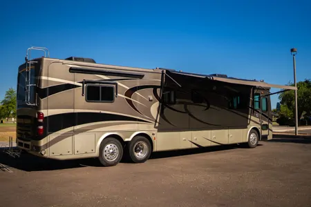 Ultimate Luxury on Wheels 42 Dream Coach Awaits U