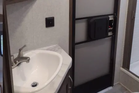 SilverLake 2 w/ Bunks: Delivery Available ($85)Fully Equipped: No Prep Fee