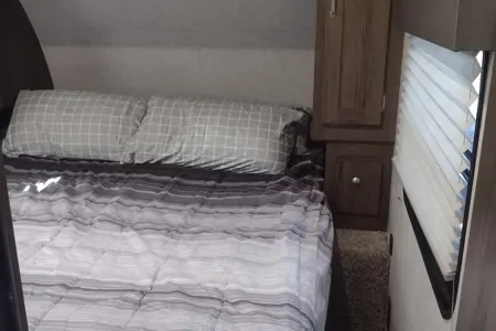 SilverLake 2 w/ Bunks: Delivery Available ($85)Fully Equipped: No Prep Fee