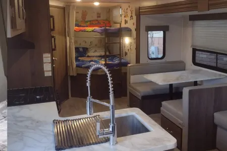 SilverLake 2 w/ Bunks: Delivery Available ($85)Fully Equipped: No Prep Fee