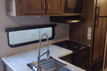 SilverLake 2 w/ Bunks: Delivery Available ($85)Fully Equipped: No Prep Fee