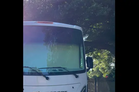 miguel's Thor Motor Coach Windsoport Class A DELIVERY ONLY,MUST HAVE CAMPSITE .