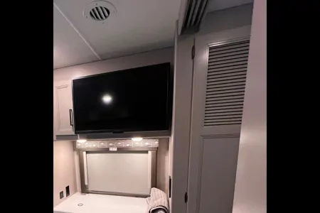 miguel's Thor Motor Coach Windsoport Class A DELIVERY ONLY,MUST HAVE CAMPSITE .