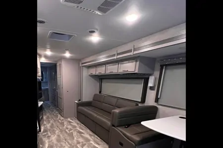 miguel's Thor Motor Coach Windsoport Class A DELIVERY ONLY,MUST HAVE CAMPSITE .