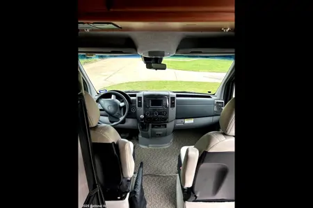 U-THRYV M-BENZ Roadtrek CS Adventurous Class B