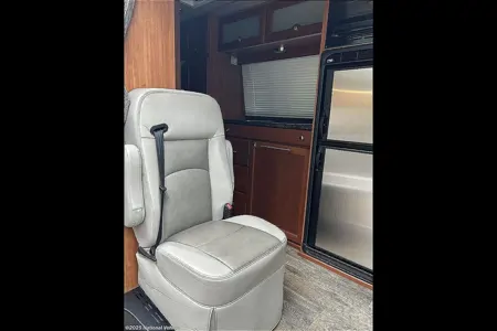 U-THRYV M-BENZ Roadtrek CS Adventurous Class B