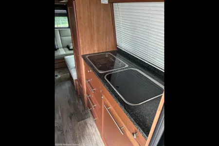 U-THRYV M-BENZ Roadtrek CS Adventurous Class B