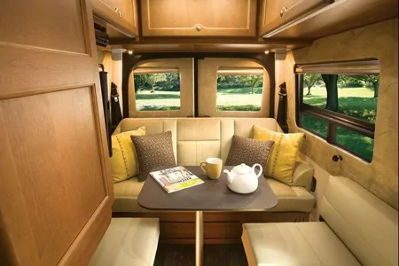 U-THRYV M-BENZ Roadtrek CS Adventurous Class B