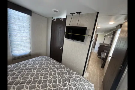 36FT Bunkhouse! 1/2 Ton Towable