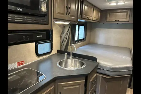 DUFFEY's Thor Motor Coach MAJESTIC 25A Class C