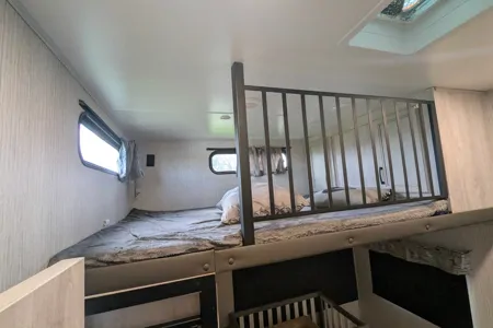 Central Valley FR Sierra Fifth Wheel