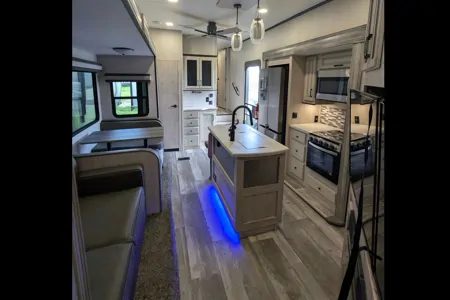 Central Valley FR Sierra Fifth Wheel