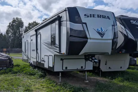Central Valley FR Sierra Fifth Wheel