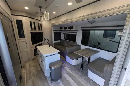 Central Valley FR Sierra Fifth Wheel