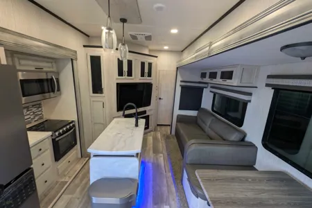 Central Valley FR Sierra Fifth Wheel