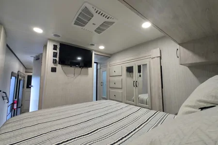 Central Valley FR Sierra Fifth Wheel