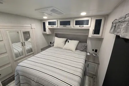 Central Valley FR Sierra Fifth Wheel