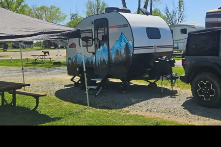 Clayton's Modern Buggy BB12 Travel Trailer