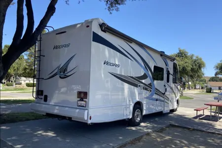 ✨ Taffy Vegas ✨ Sleek Capsule Coach – Slide-out, Sleeps 5, Easy Drive