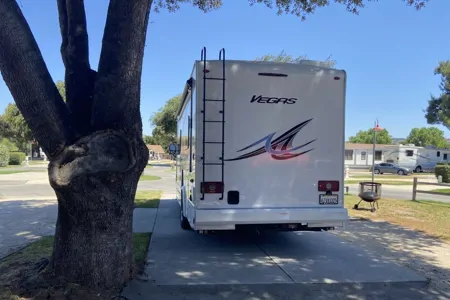 ✨ Taffy Vegas ✨ Sleek Capsule Coach – Slide-out, Sleeps 5, Easy Drive