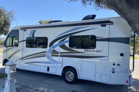 ✨ Taffy Vegas ✨ Sleek Capsule Coach – Slide-out, Sleeps 5, Easy Drive