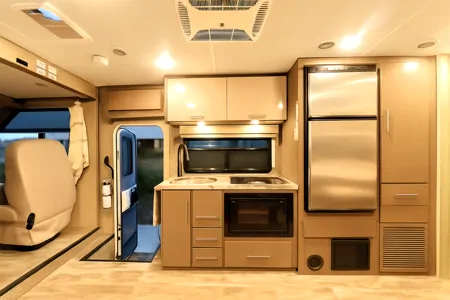 ✨ Taffy Vegas ✨ Sleek Capsule Coach – Slide-out, Sleeps 5, Easy Drive