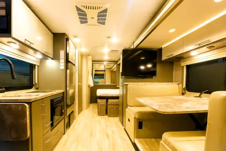 ✨ Taffy Vegas ✨ Sleek Capsule Coach – Slide-out, Sleeps 5, Easy Drive