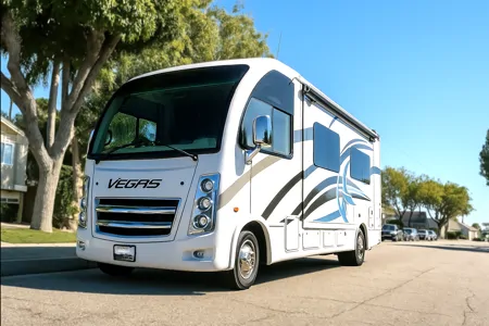 ✨ Taffy Vegas ✨ Sleek Capsule Coach – Slide-out, Sleeps 5, Easy Drive