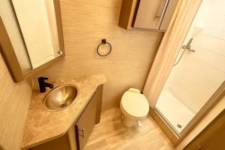 ✨ Taffy Vegas ✨ Sleek Capsule Coach – Slide-out, Sleeps 5, Easy Drive