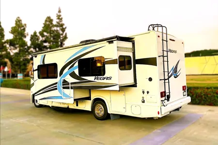 ✨ Taffy Vegas ✨ Sleek Capsule Coach – Slide-out, Sleeps 5, Easy Drive