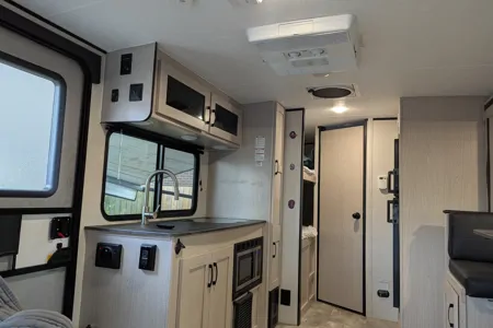 Coachmen Apex Nano 194BHS Travel Trailer