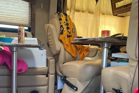 Bubbles - Thor Motor Coach Hurricane Class A