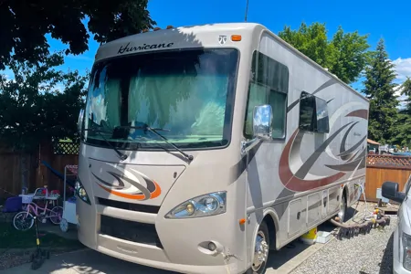 Bubbles - Thor Motor Coach Hurricane Class A