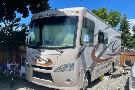 Bubbles - Thor Motor Coach Hurricane Class A