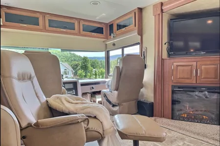Guylaine Forest River Georgetown Classe A