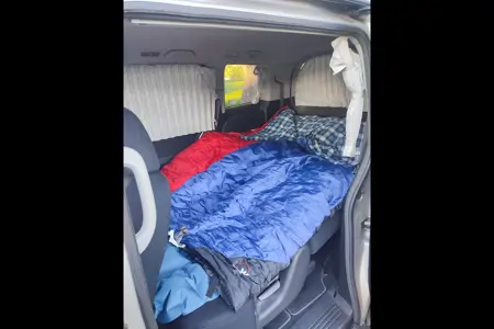 Honda Campervan (8 seats/2 sleeps)Queen bed+Park Pass+Airport pickup