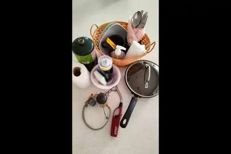 Honda Campervan (8 seats/2 sleeps)Queen bed+Park Pass+Airport pickup