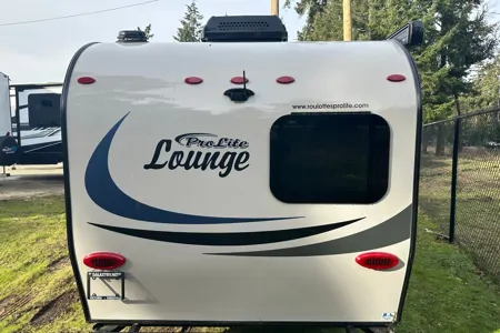 GM's Roulettes Prolite Lounge Travel Trailer