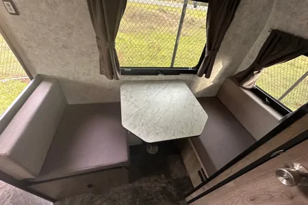 GM's Roulettes Prolite Lounge Travel Trailer