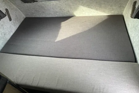 GM's Roulettes Prolite Lounge Travel Trailer