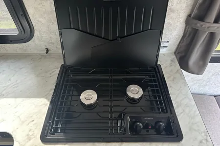 GM's Roulettes Prolite Lounge Travel Trailer