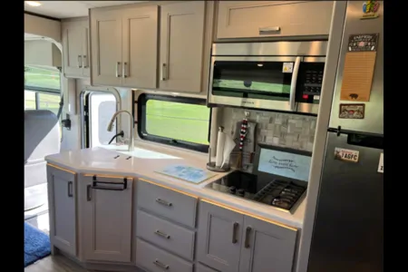 Thor Motor Coach Miramar Class A