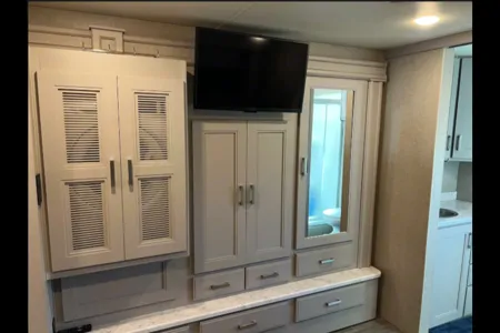 Thor Motor Coach Miramar Class A